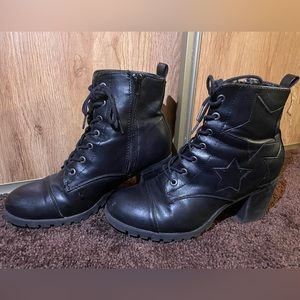 Black heeled boots:) cute and stylish